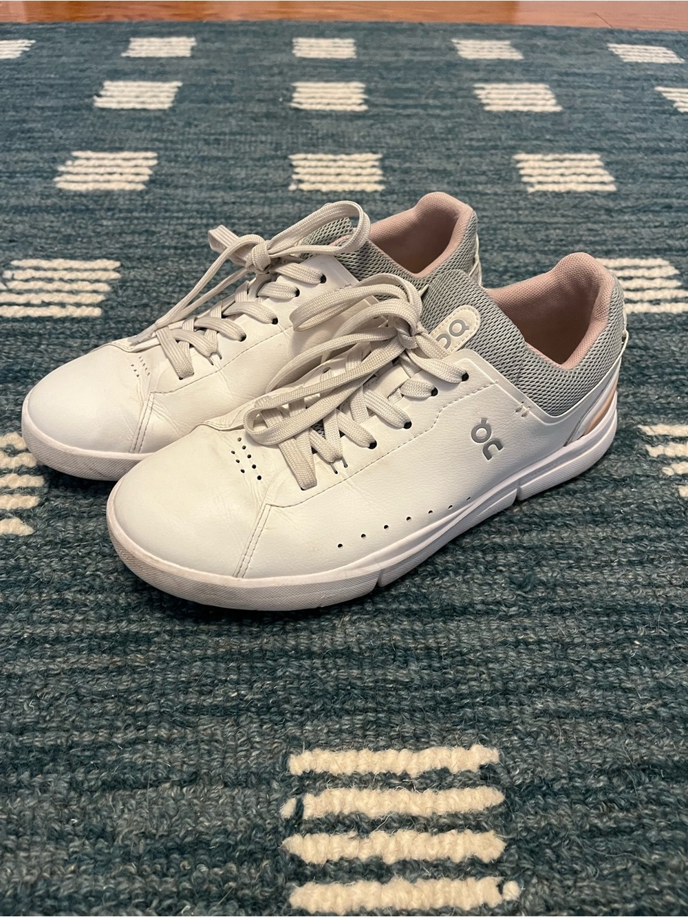 On Cloud The Roger tennis shoes 8.5
